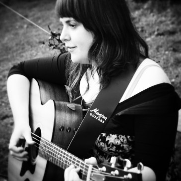 Caro Bridges at Make music at Earthship Fife